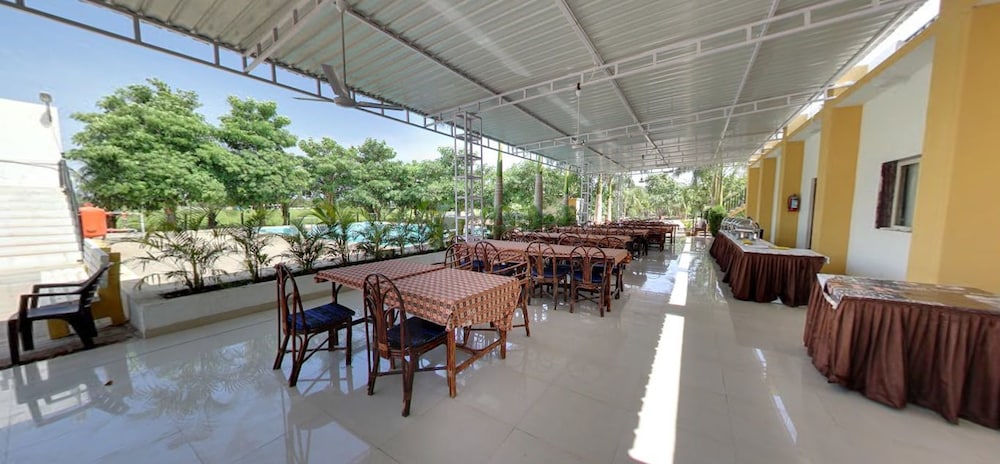 Gir Jungle Lodge 23/38