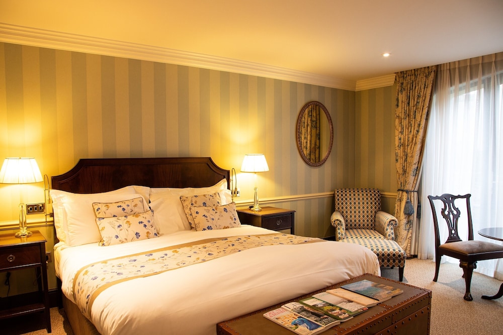 Ellenborough Park Hotel 10/75