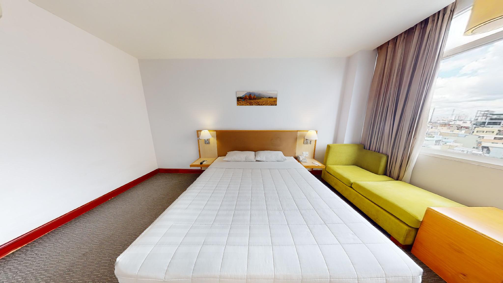 Deluxe, Executive, 1 Queen and 1 Single Bed