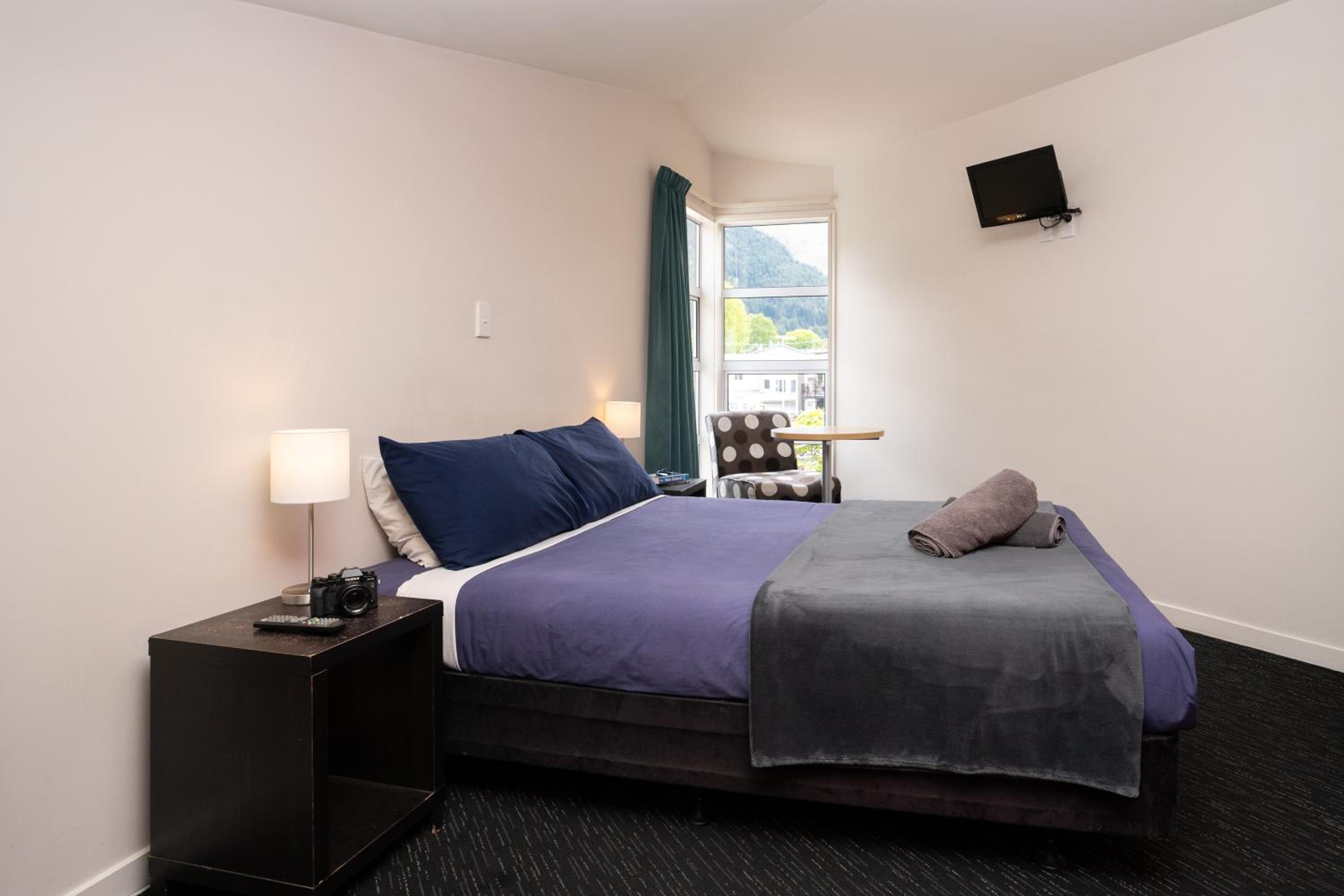 Economy, Double Bed, Shared Bathroom