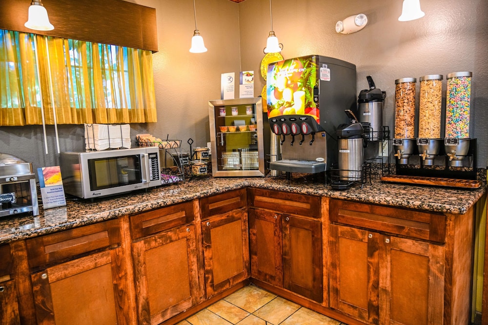 Best Western Plus Guymon Hotel & Suites 22/35