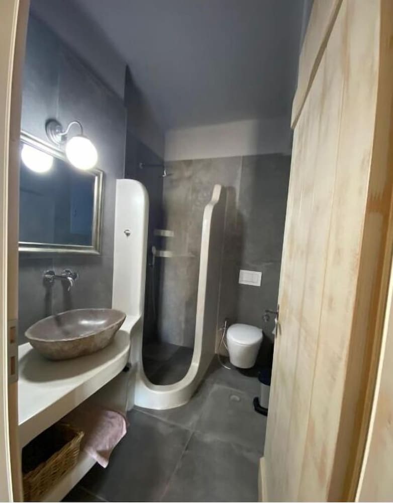 Ampelos Suites 30/30