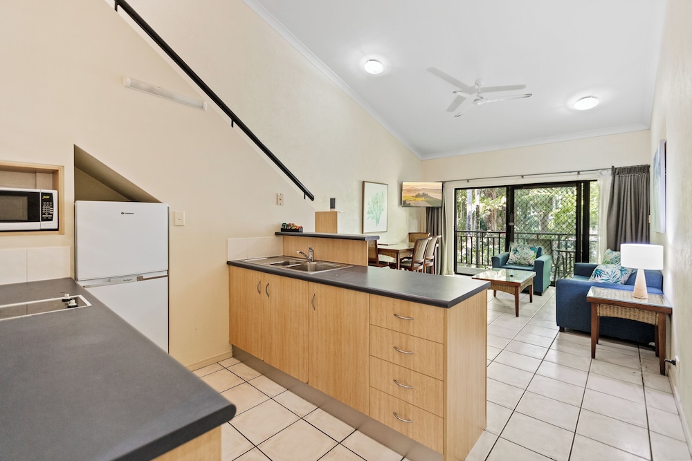Trinity Beach Club Holiday Apartments 4/27