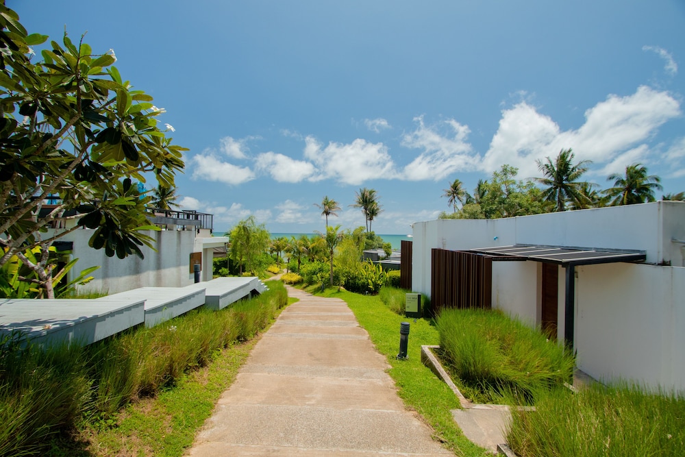 SEAnery Beach Resort 58/66