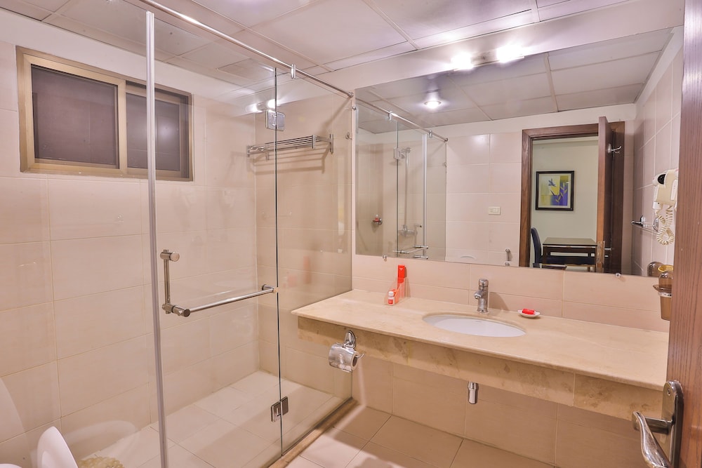 Avari Xpress Islamabad 40/42