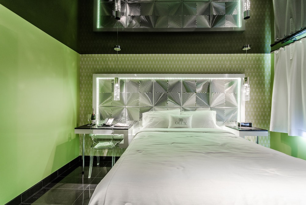 Olux Hotel Motel Suites 11/71