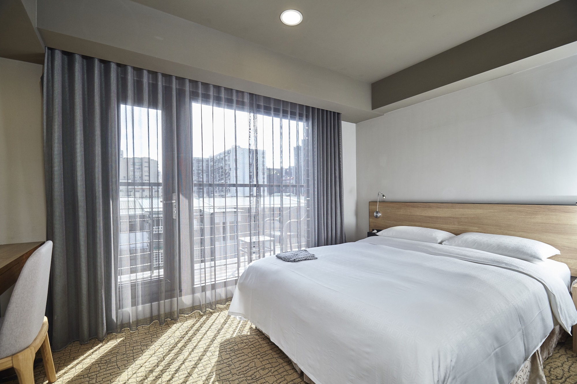 ROOM, DOUBLE BED