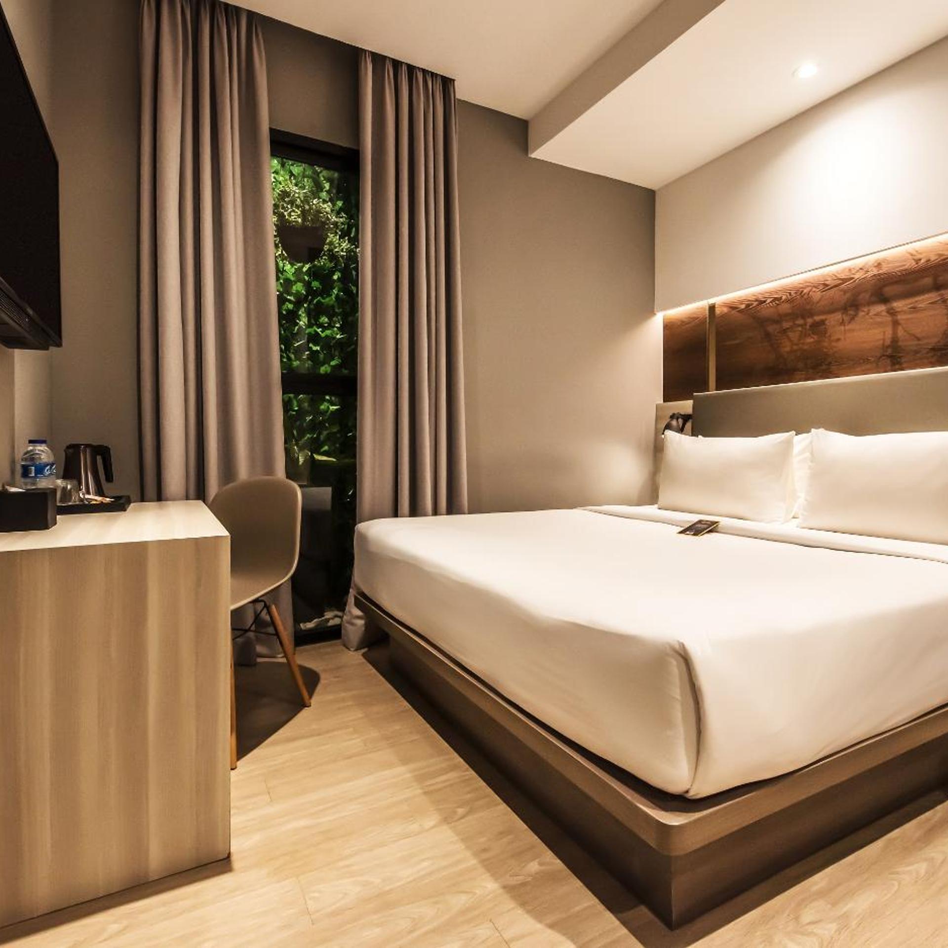 Superior, Queen Bed