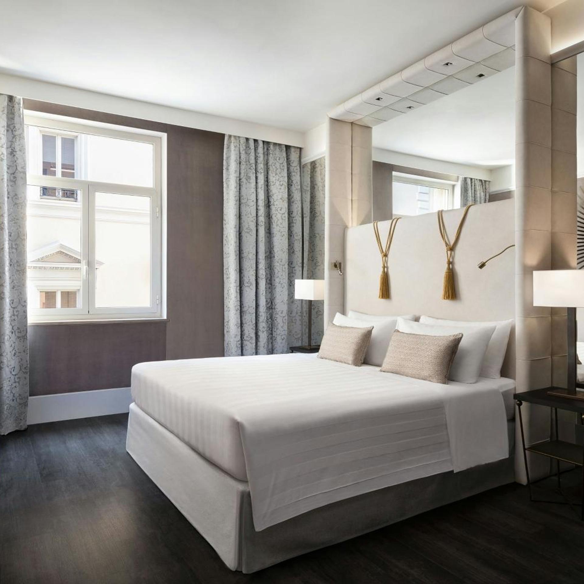 Junior Suite, King Bed, Urban View