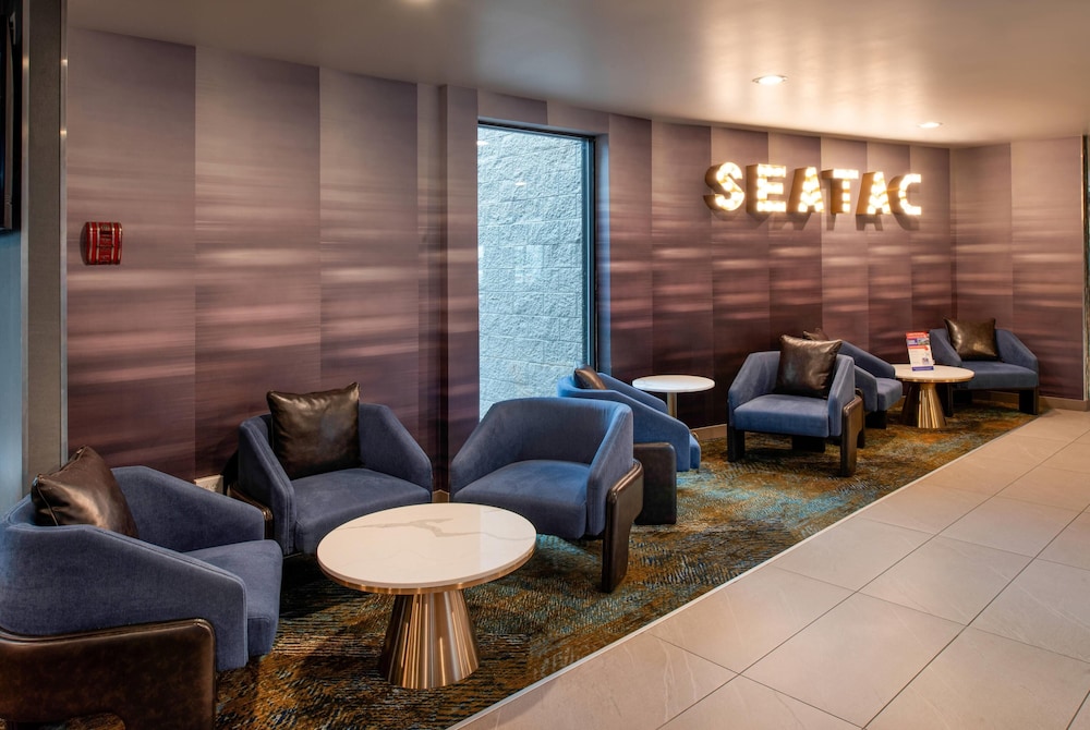 La Quinta Inn & Suites by Wyndham Seattle Sea-Tac Airport 32/48