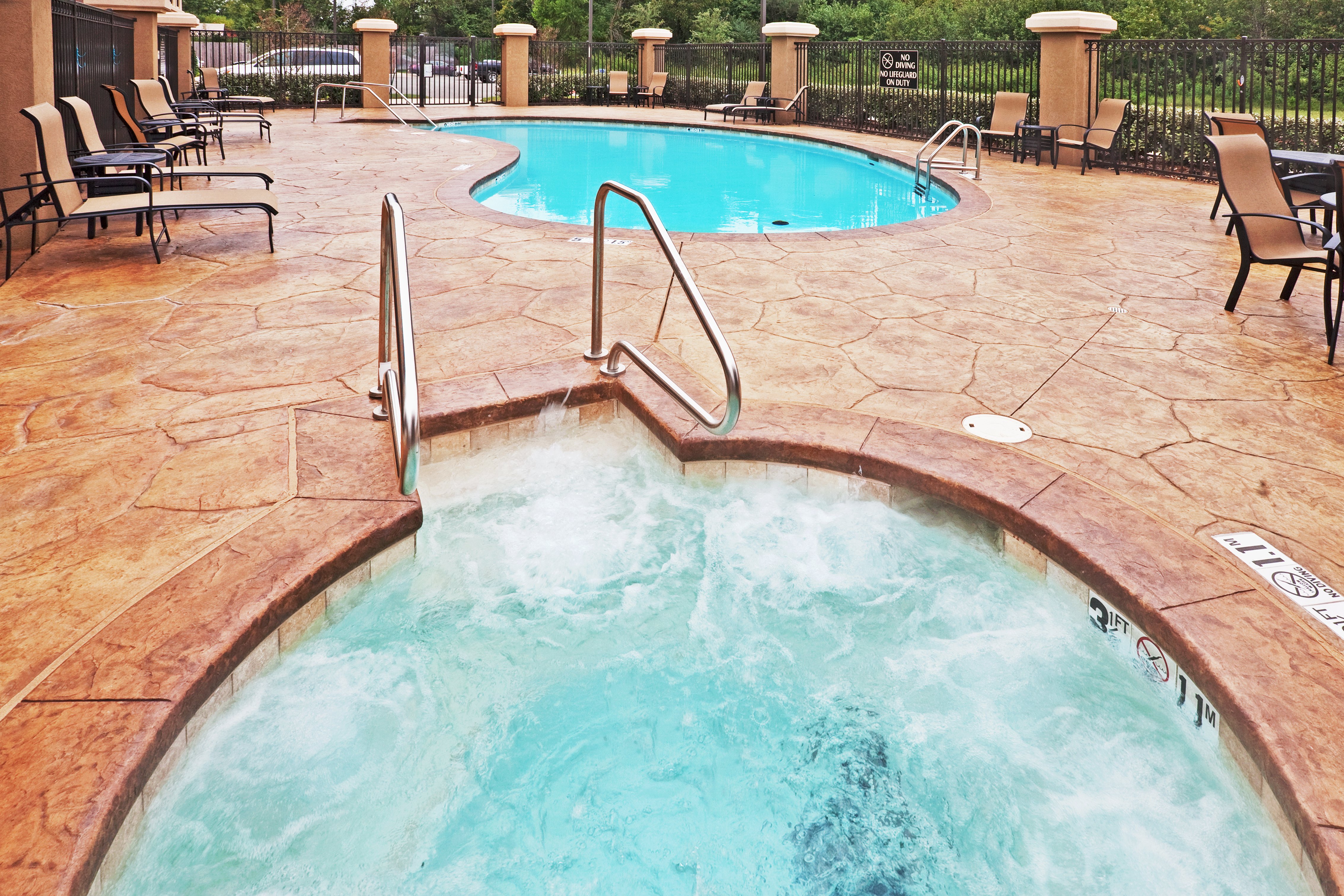 Holiday Inn Express Hotel Suites Durant 12/20