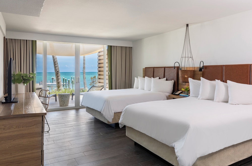 1 Bedroom, Lanai, Suite, 2 Queen Beds, Ocean Front, Sofa