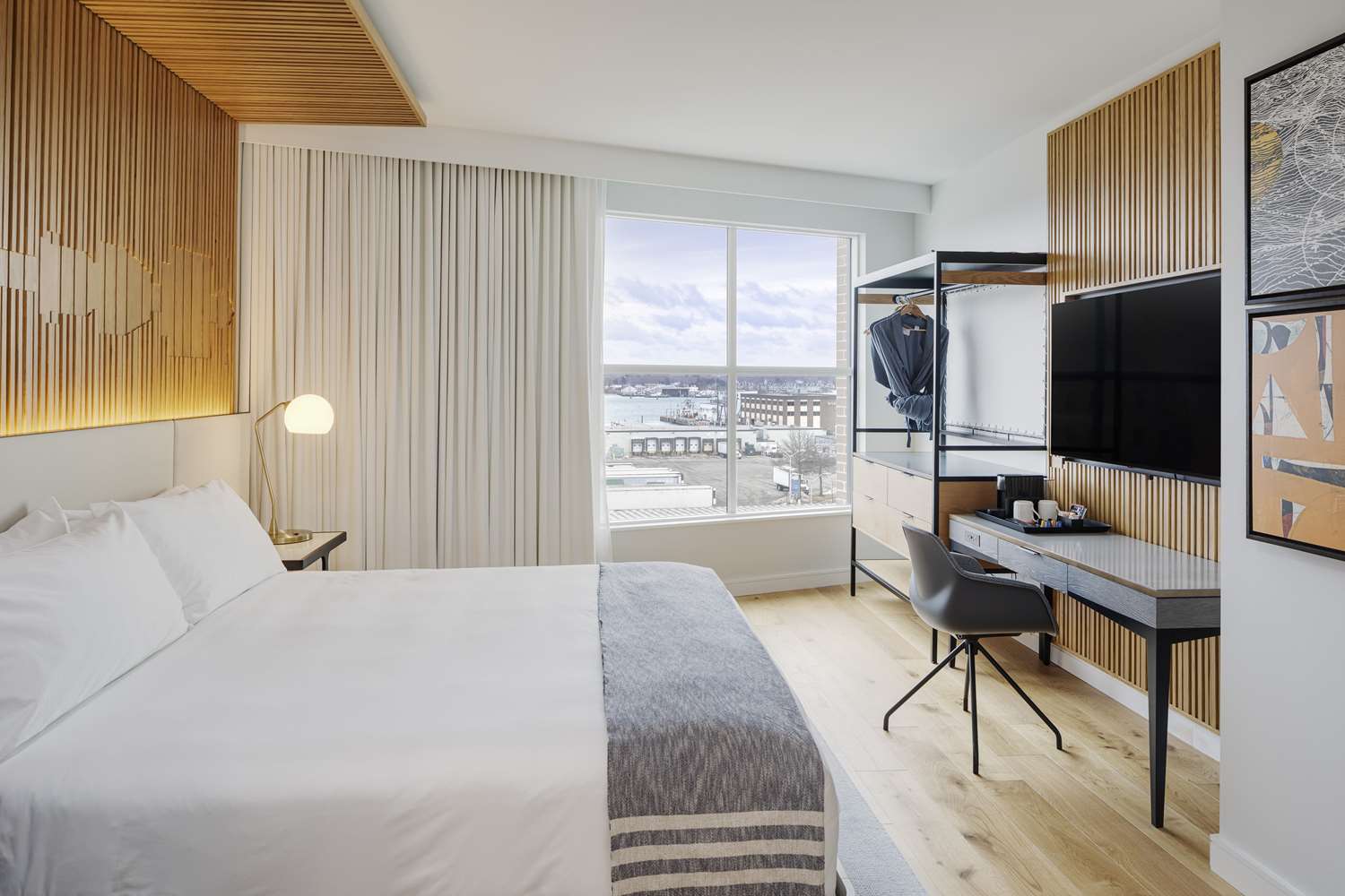 1 Bedroom, Suite, King Bed, Water Front