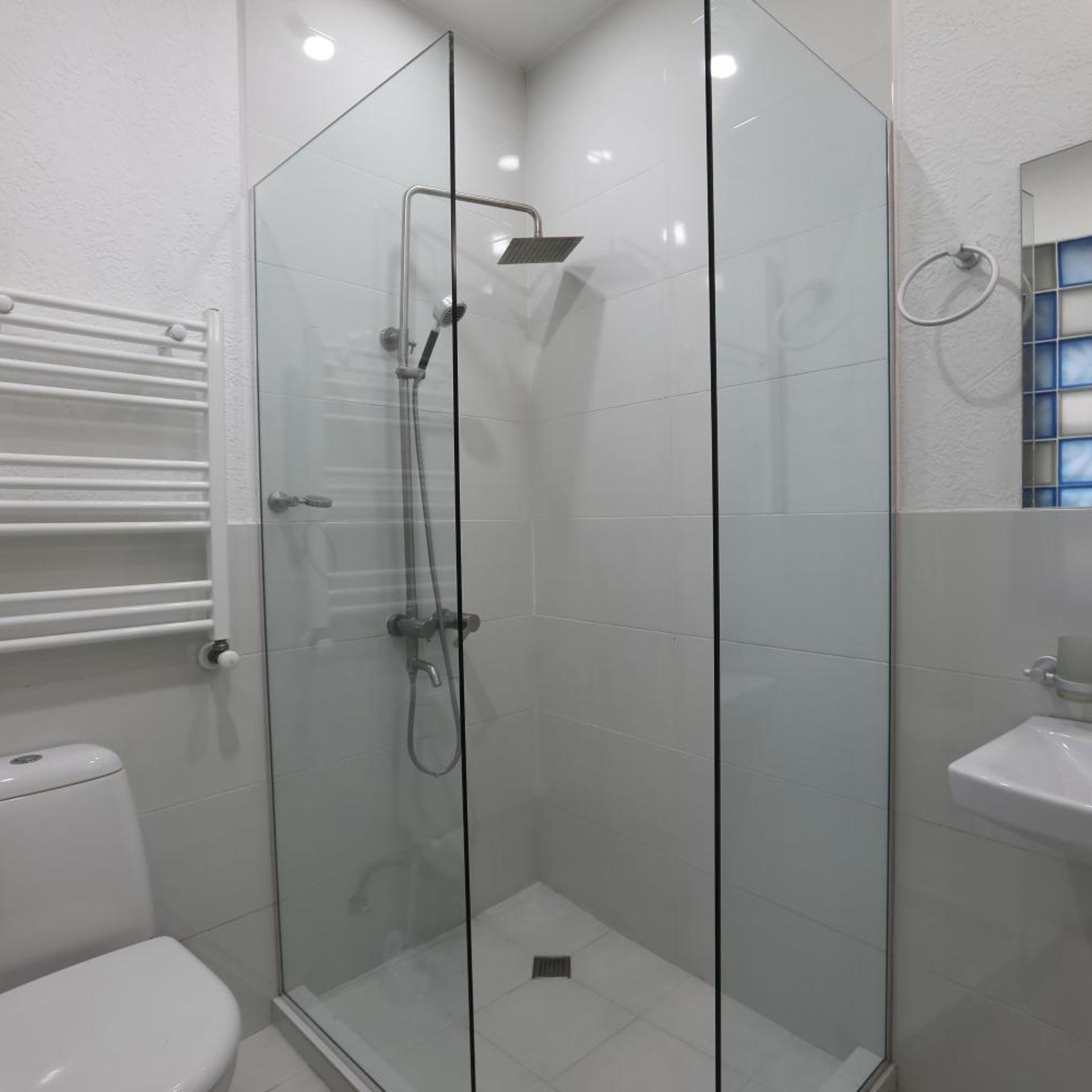 ECONOMY, DOUBLE OR TWIN BED