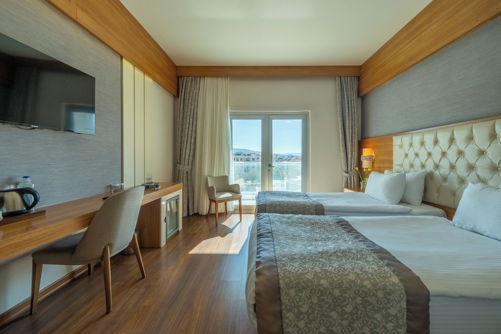 STANDARD, TWIN BEDS, SEA VIEW