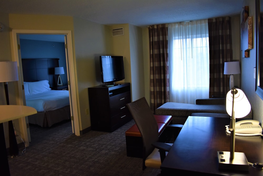 Staybridge Suites Cranbury-South Brunswick 47/75