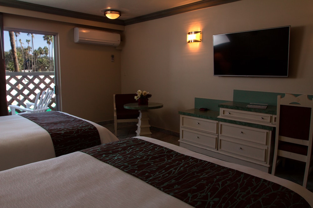 Estero Beach Hotel & Resort 26/70