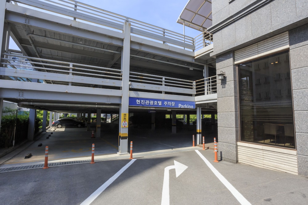 Hyunjin Tourist Hotel 63/72