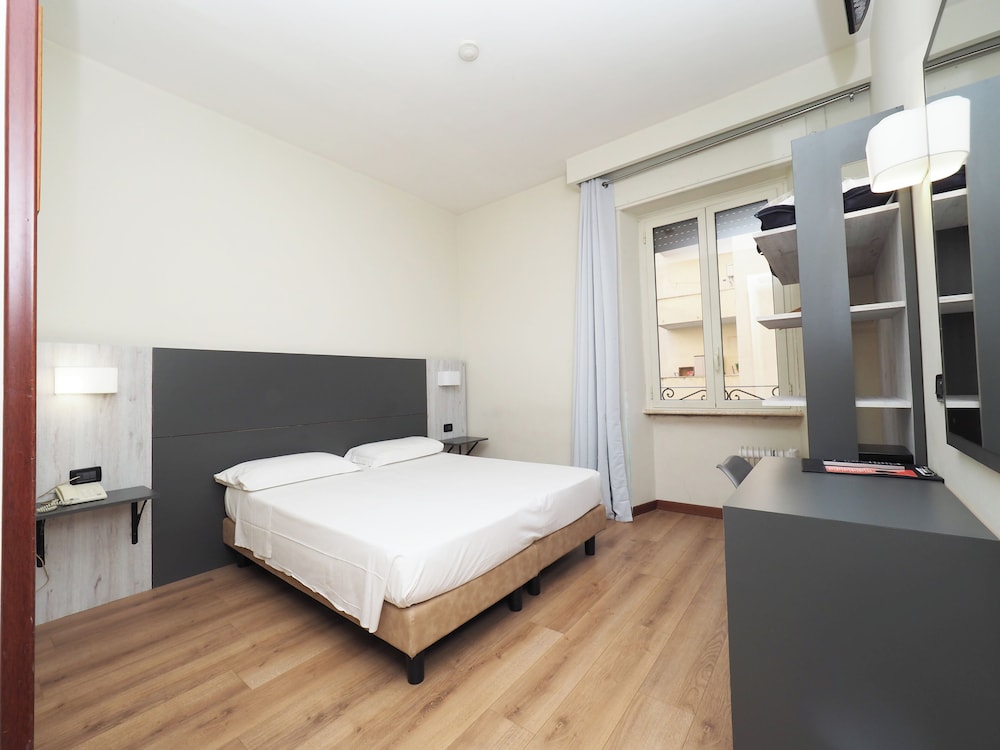 ROOM, SINGLE