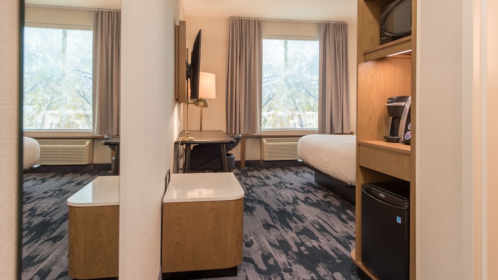Fairfield Inn & Suites by Marriott Penticton 50/50