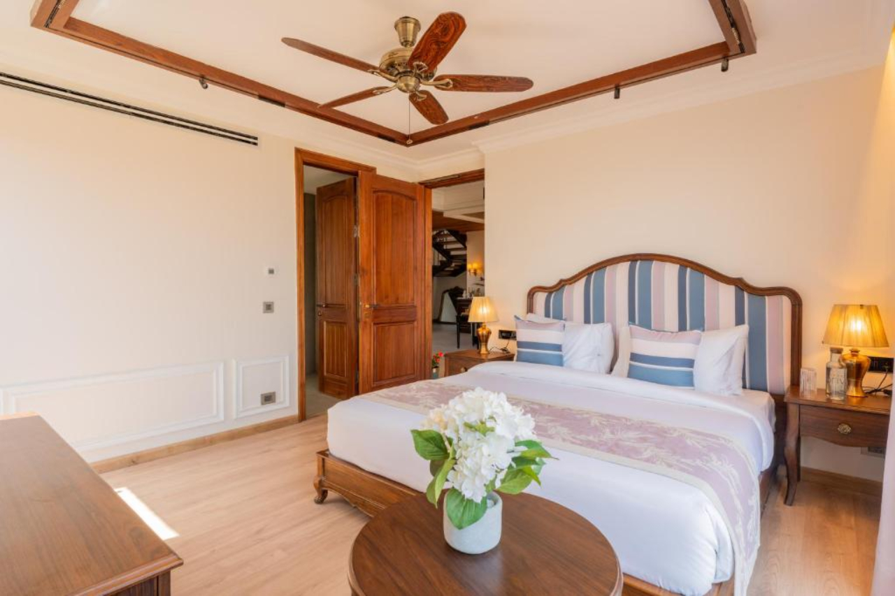 ELIVAAS prive The Royce Daisy Ultra Luxe 4 BHK Villa With Pvt Pool Jacuzzi 360 Hill Views 11/29