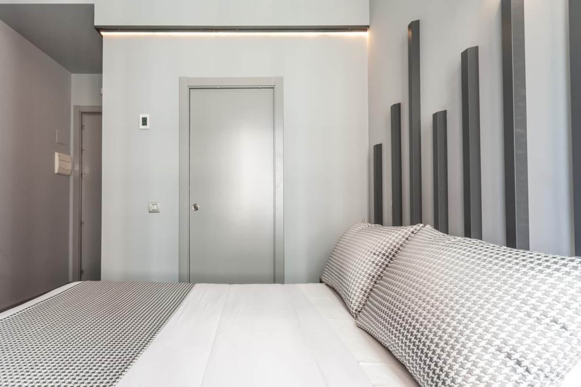 ROOM, DOUBLE BED