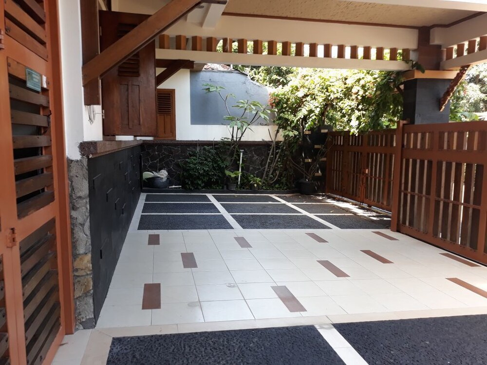 RedDoorz Plus near Lempuyangan Station 4 39/42