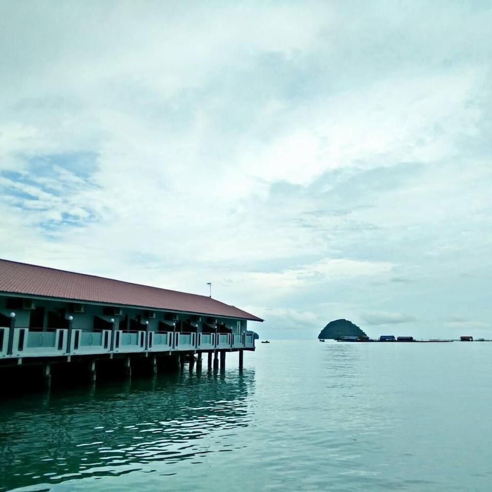 Penarak Bamboo Beach Motel 32/43