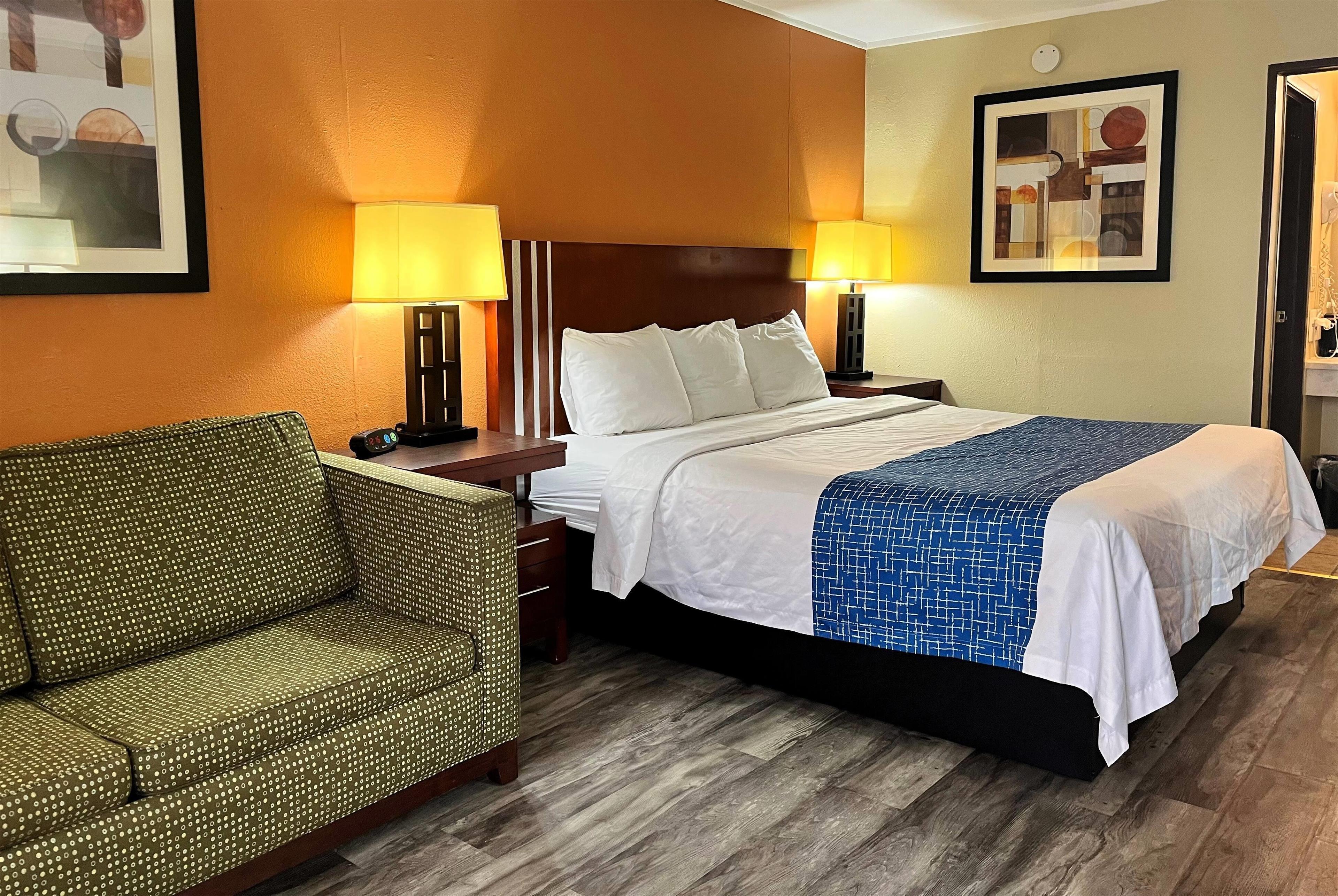 Travelodge by Wyndham Seymour 18/30