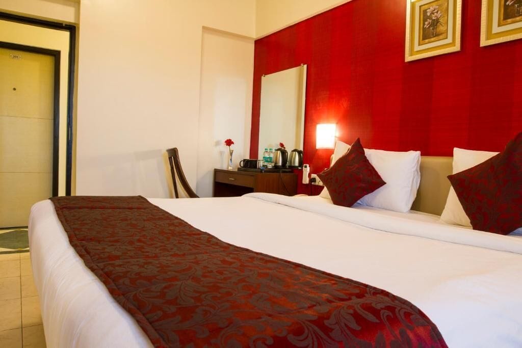 STANDARD, QUEEN BED