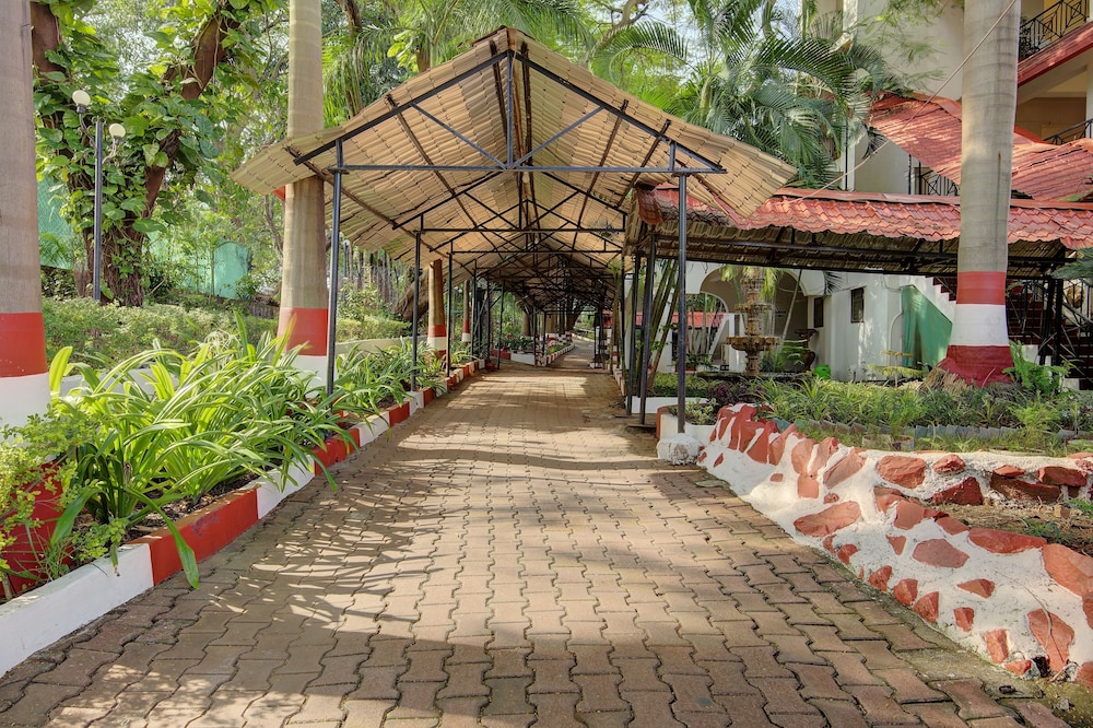HOTEL KHANVEL RESORT 48/50