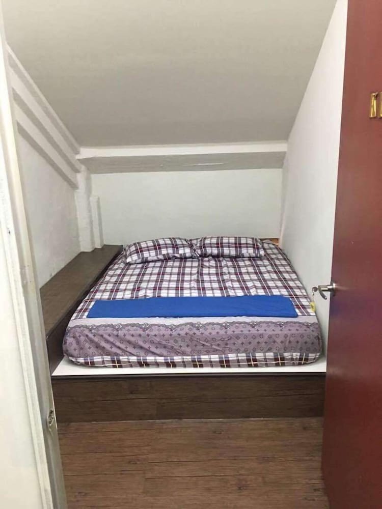 STEP INN GUEST HOUSE 10/31