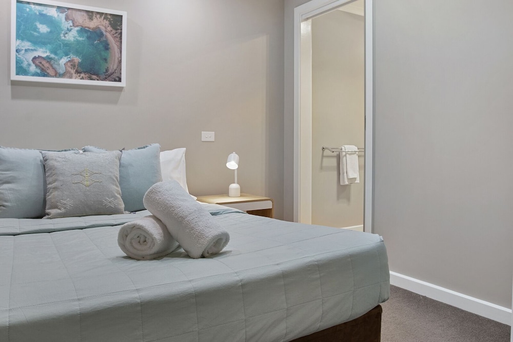 2 Bedrooms, Family, Villa, King and Queen Bed, Bay View, Sofa، Sea Foam Villas 2/8