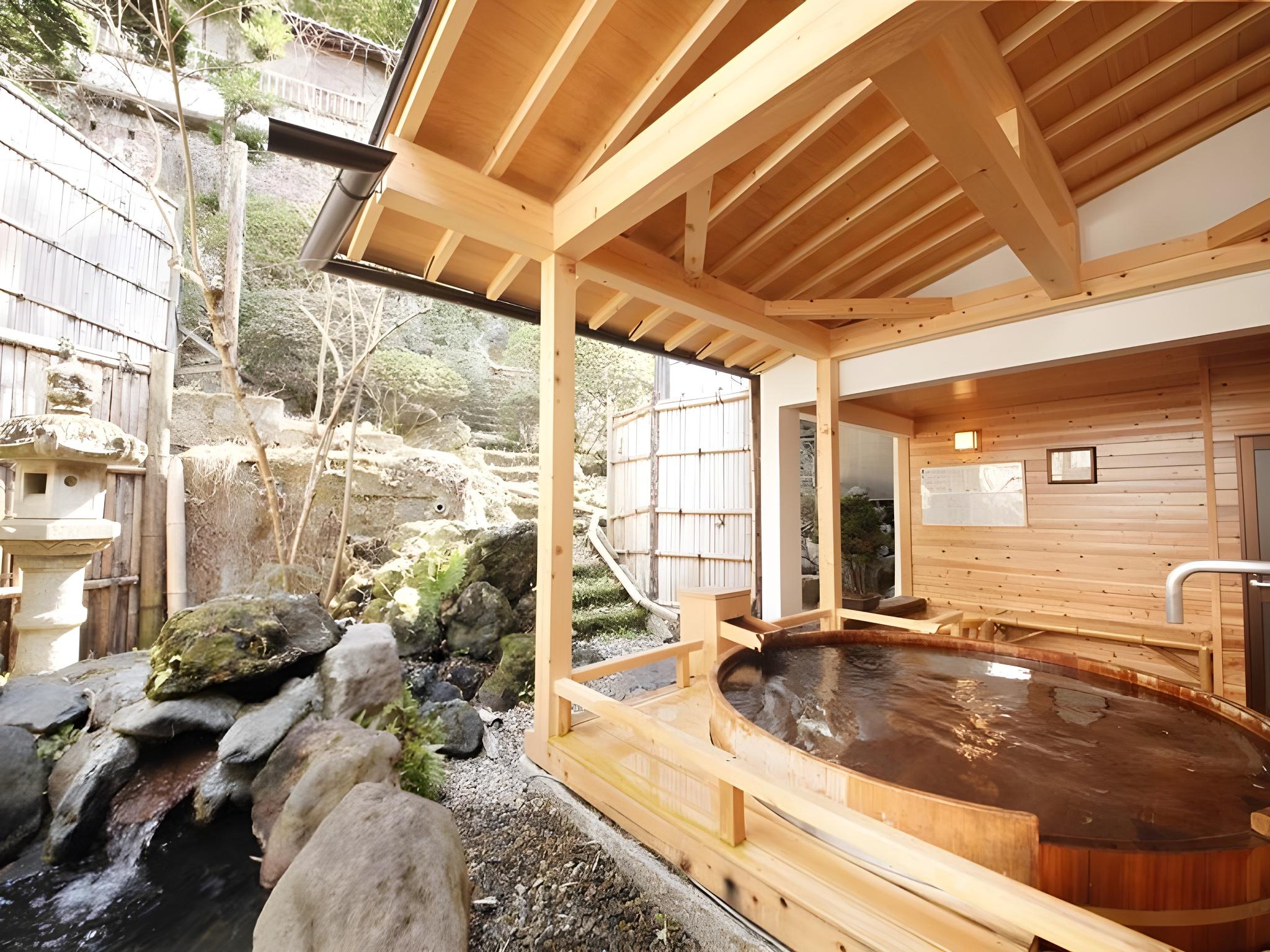 Bessyo Onsen Kannonsama Tonari Kashiwaya Honten 16/30