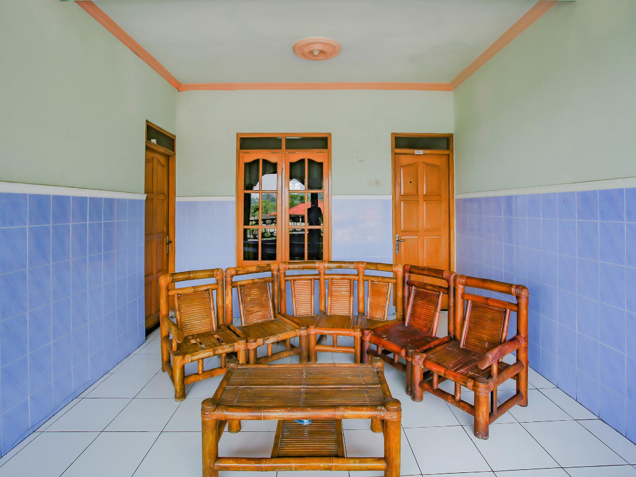 SPOT ON 90100 Hotel Kediri Bandungan 15/20