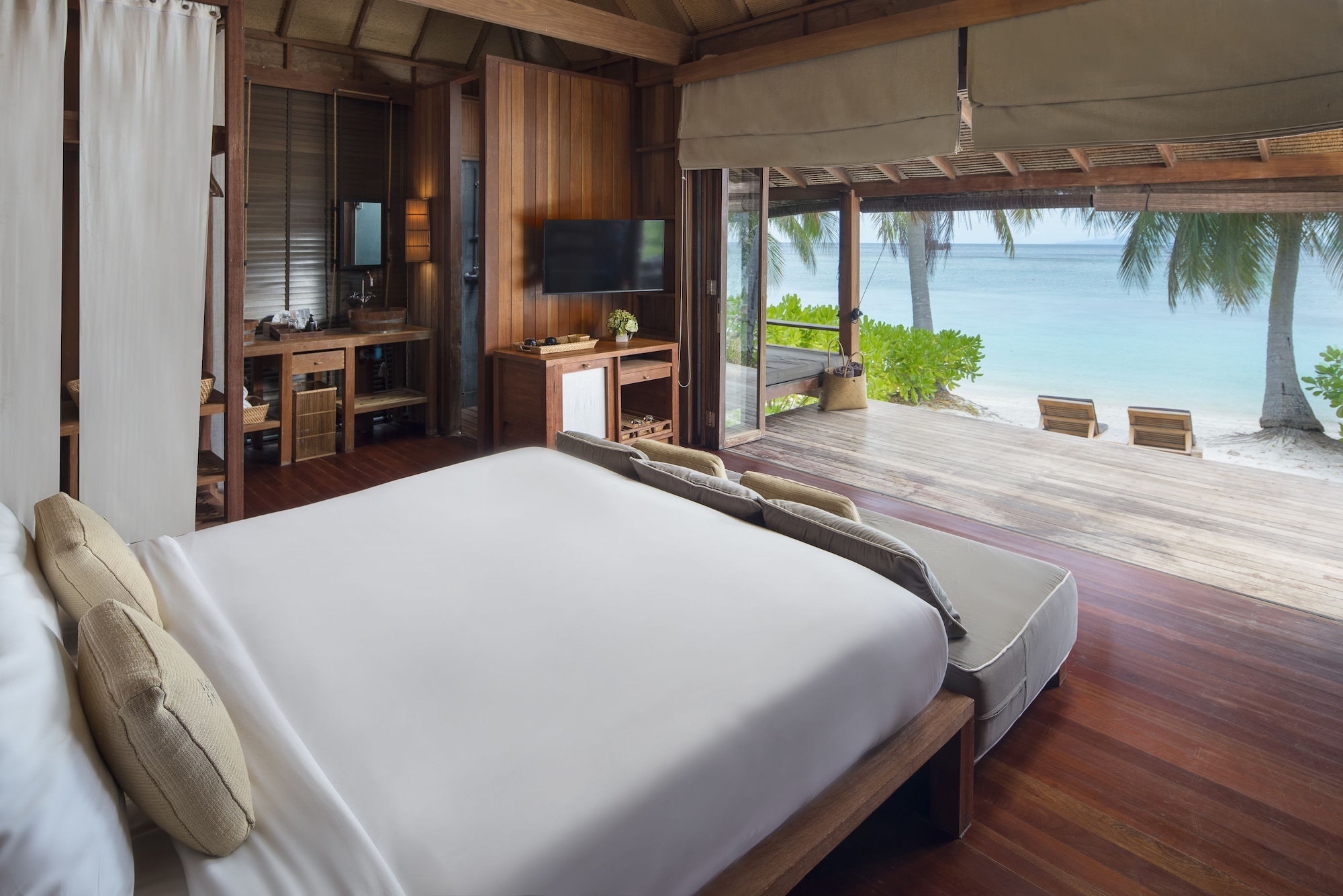 Castaway, Beach Villa, Family, King Bed