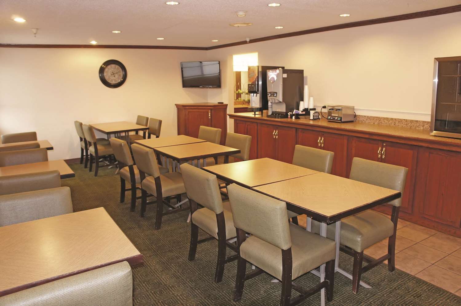 La Quinta Inn Omaha Southwest 20/23