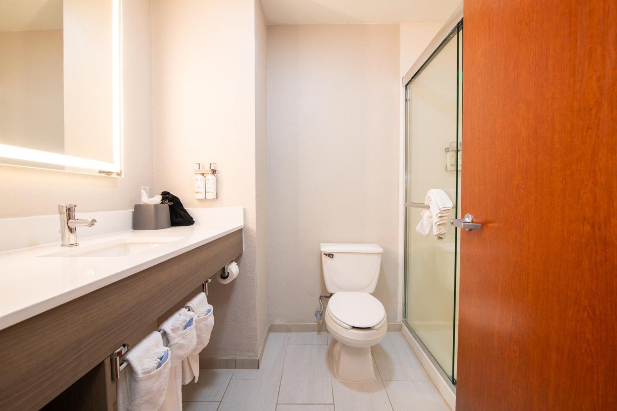 جناح بسريرين كوين مع أريكة، Holiday Inn Express Hotel Suites College Station 6/9