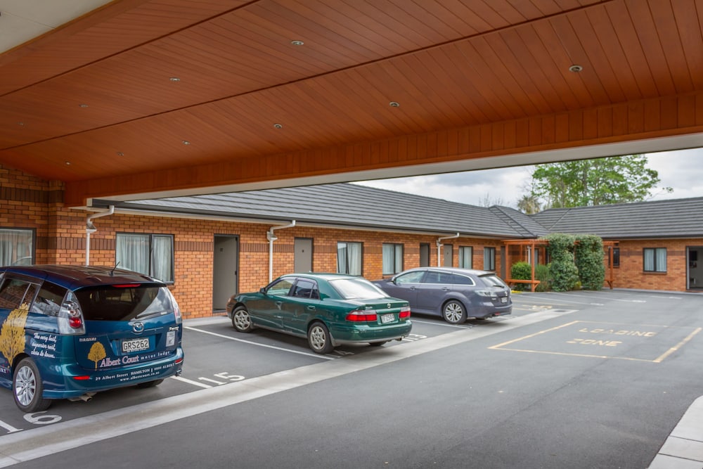 Albert Court Motor Lodge 51/57