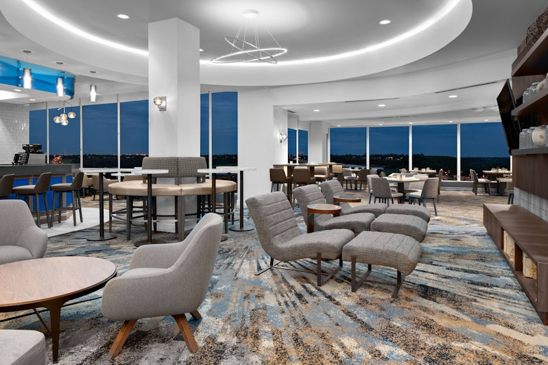 Courtyard by Marriott Edmonton Downtown 16/16