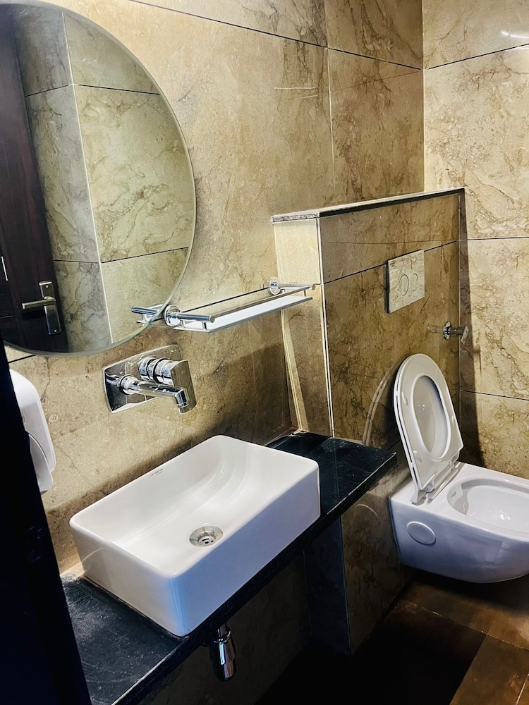 R.G Bilkha Hotel and Resorts 39/47