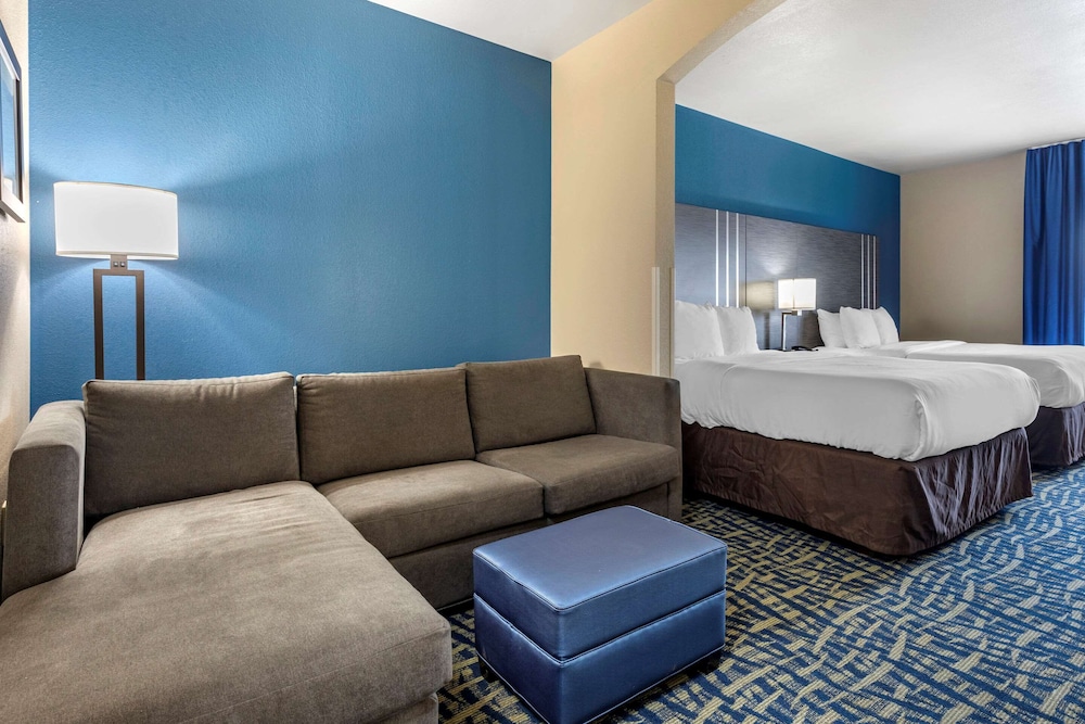 Comfort Inn and Suites Pauls Valley - City Lake 15/18