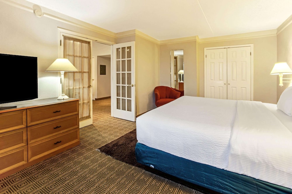 Rodeway Inn College Station, TX 15/37