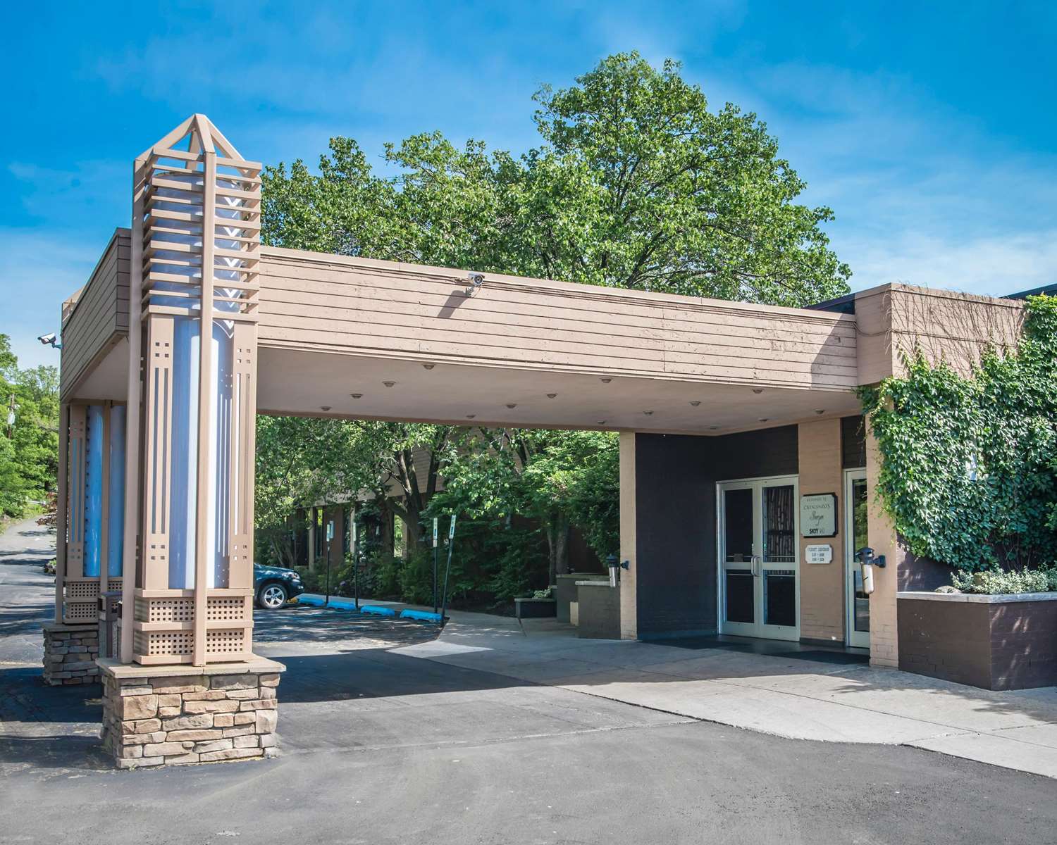 The Woodland Inn and Resorts 34/37
