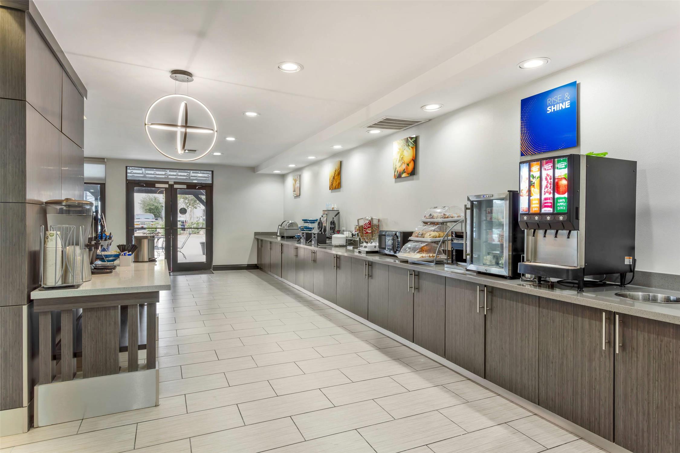 Comfort Inn & Suites Irving Las Colinas DFW 15/16
