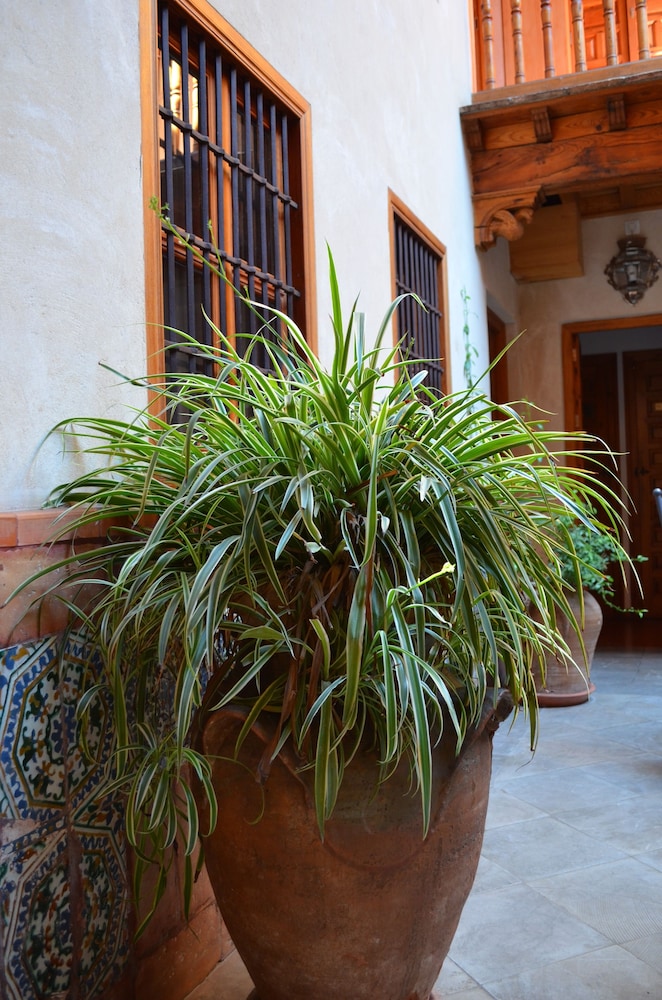 Hotel Santa Isabel La Real 61/66