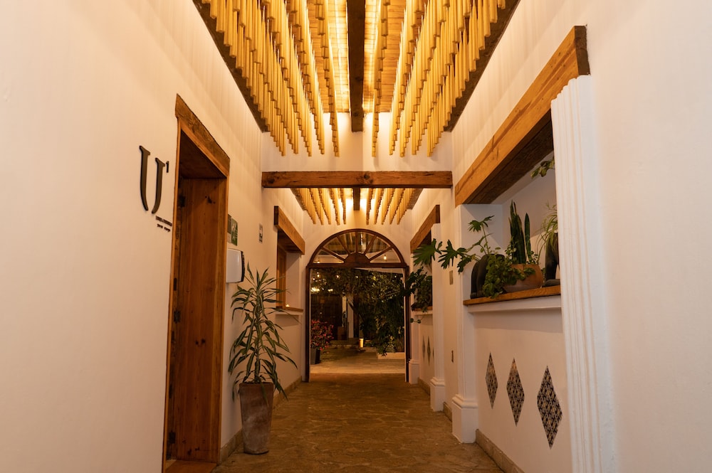 Sombra Del Agua Ex Holiday Inn San Cristobal 52/87