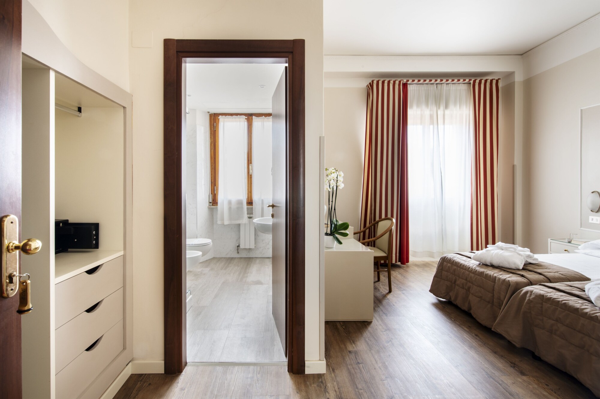 SUPERIOR, DOUBLE BED