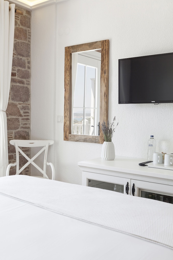 Pur Beyaz Butik Otel 50/50