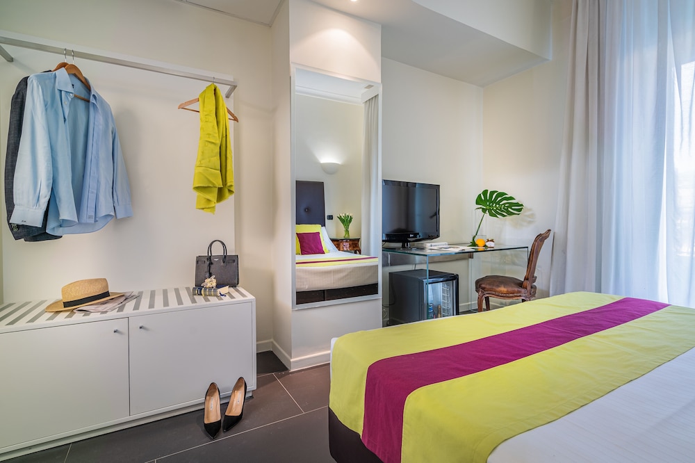 Majestic Palace Sorrento, Curio Collection by Hilton 17/56